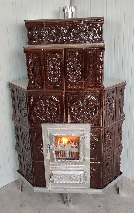 Soba de teracota maro mobila cu geam de sticla, montaj pe colt