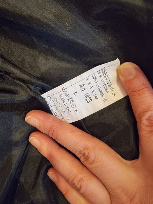 Дамско черно, късо сако с набрани ръкави