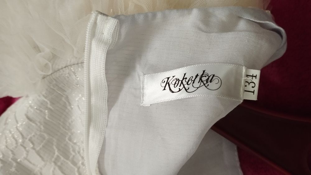 Продам платья б/у одевали только один раз