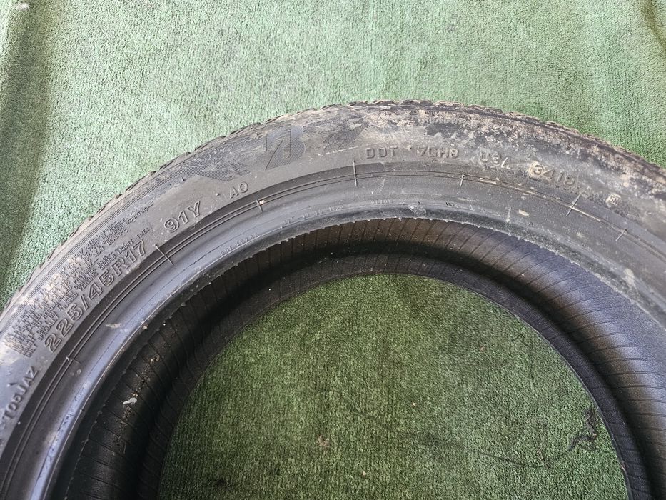 225 45 17 vara bridgestone
