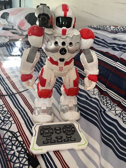 Робот с дистанционно