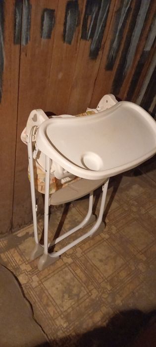 Продам столик для кормления