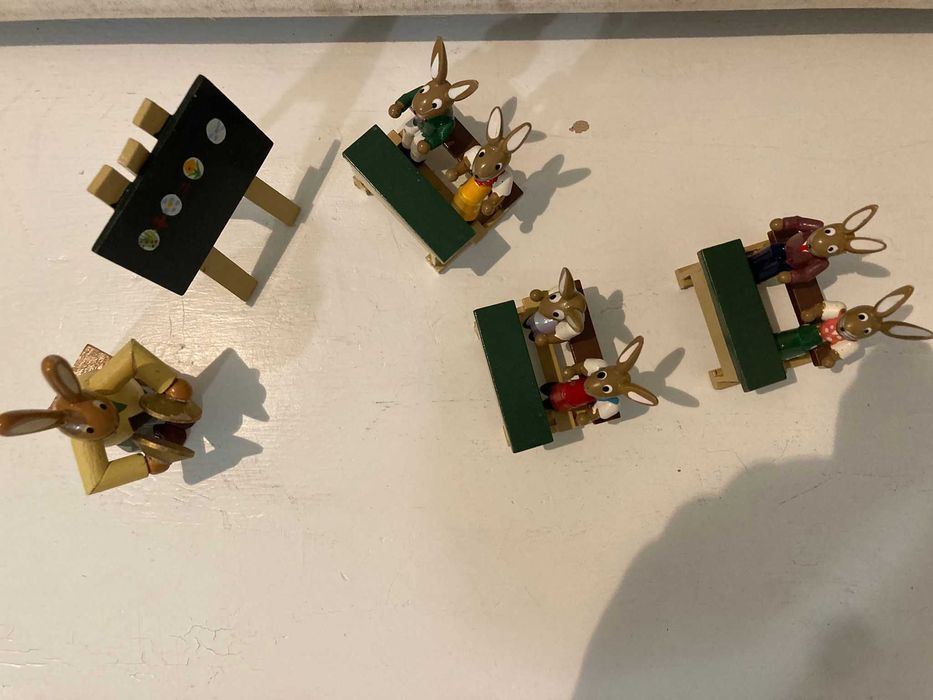 figurine din lemn sezon paste vechi Erzgebirge  Scoala de iepurasi