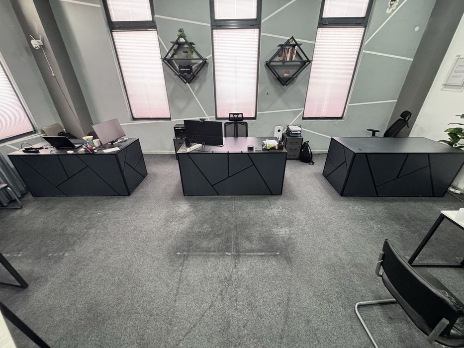 Продажа офисной мебели (руководительские столы)