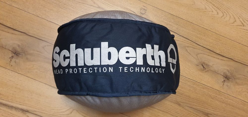 Продавам отваряема каска Schuberth C3