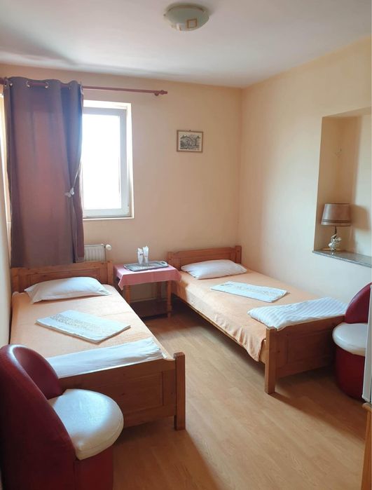 Ofer cazare pentru echipe de muncitori.