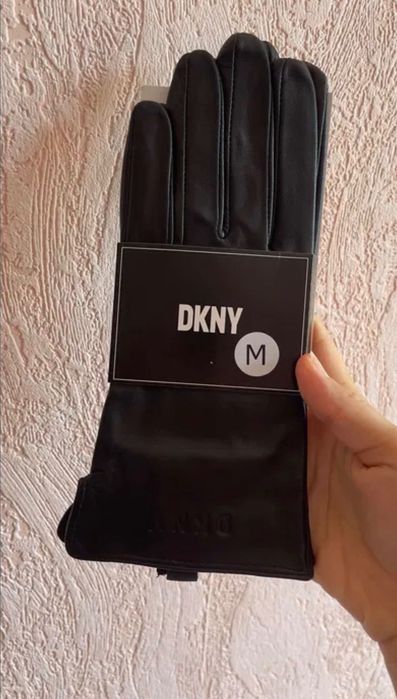 Кожаные перчатки от DKNY