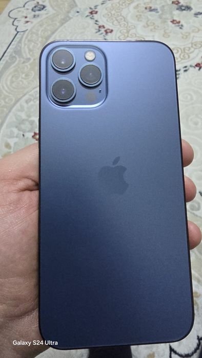 Продам Айфон 12 ПРО МАКС на 256 гб.