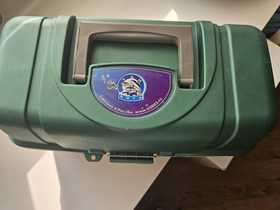 Рыболовный контейнер со всеми приманками