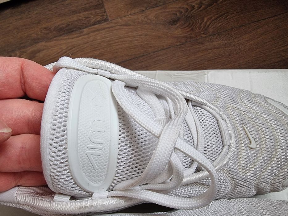 Дамски бели маратонки  Nike Air Max 720