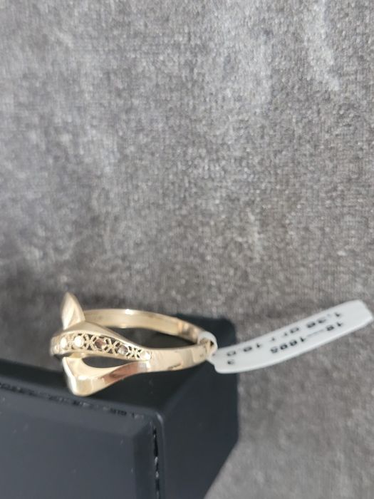 Продам женский кольцо золото