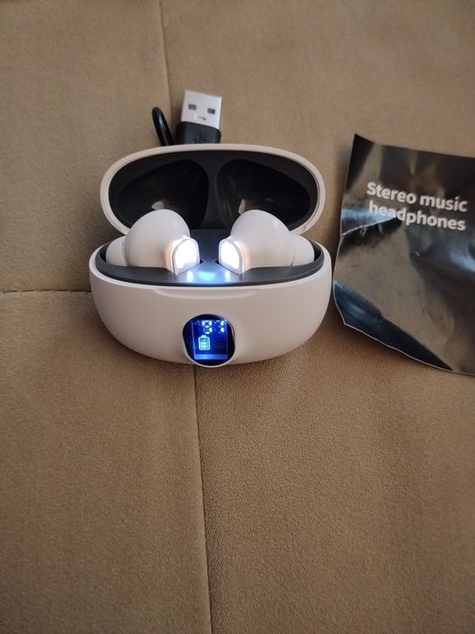 Блутут слушалки чисто нови