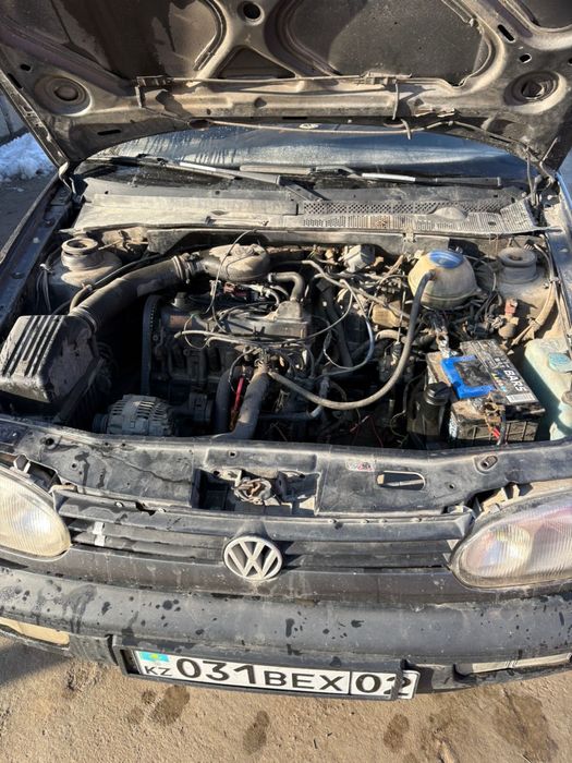 Volkswagen Golf серый