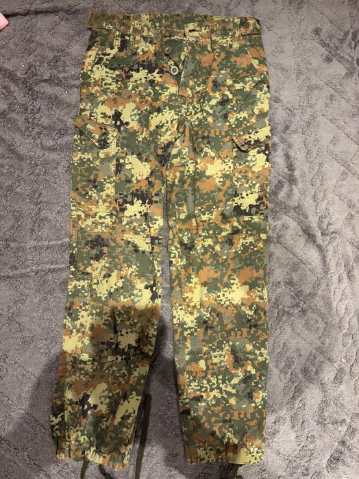 Камуфлажни панталони / клинове