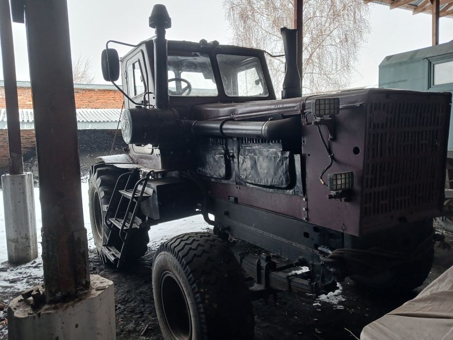 Трактор колесный