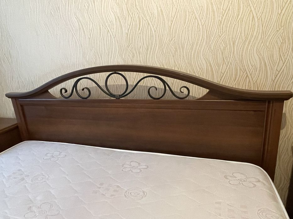 Продам спальный гарнитур
