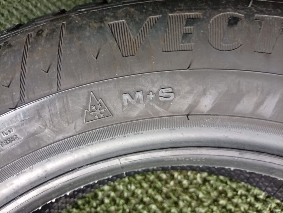 185 65 15 Goodyear vector 4 Season