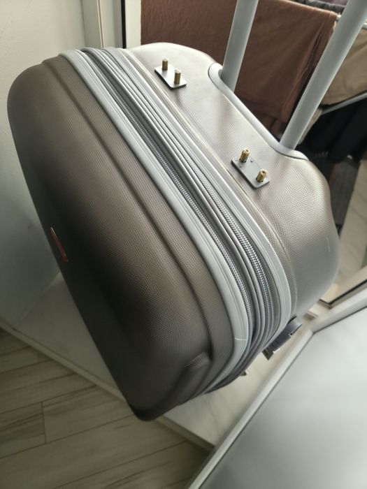 Продам чемодан большой