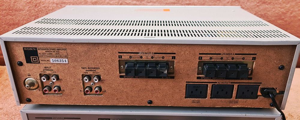 Sony TA-333 statie cu Wumetru pe leduri si Sony ST-242L tuner cu 3 lungimi de unda
