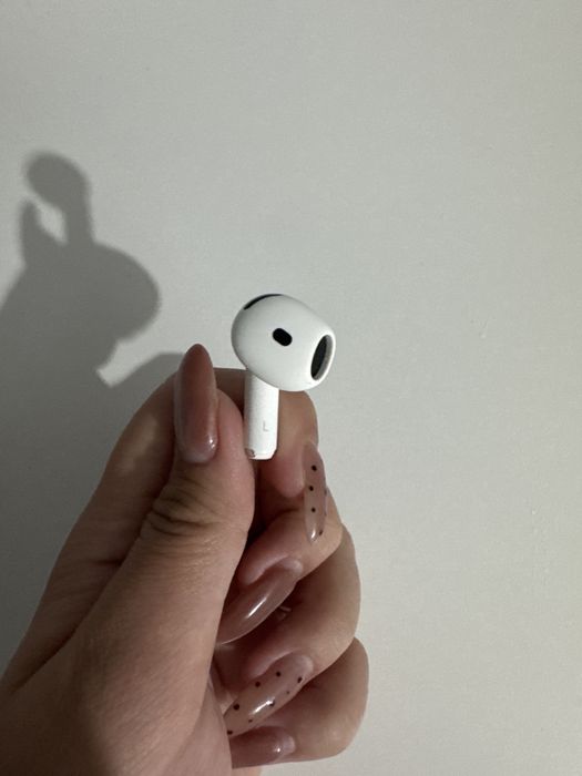 Airpods 4 Левый наушник