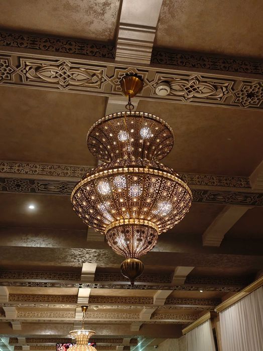 Красивые люстра.