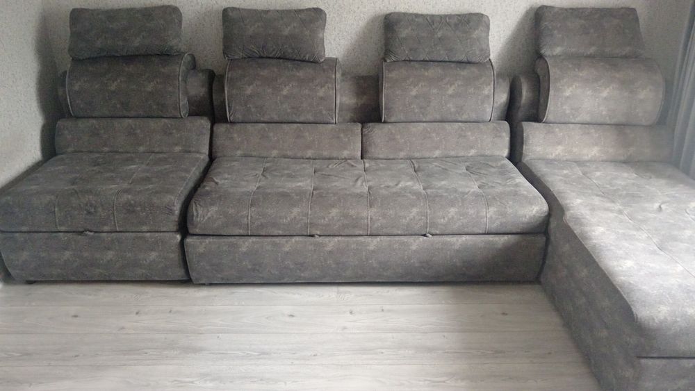 Продам диван срочно.