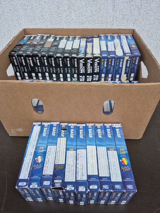 Vând Lot 30 casete video VHS originale marca Basf model de 240 minute