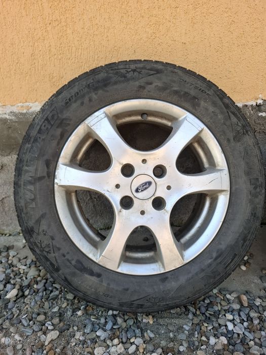 Vând Anvelope cu tot cu jante 195/65 R15