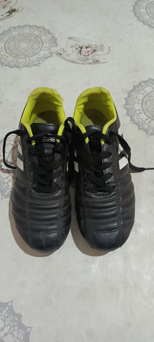 Adidas butsi sotiladi