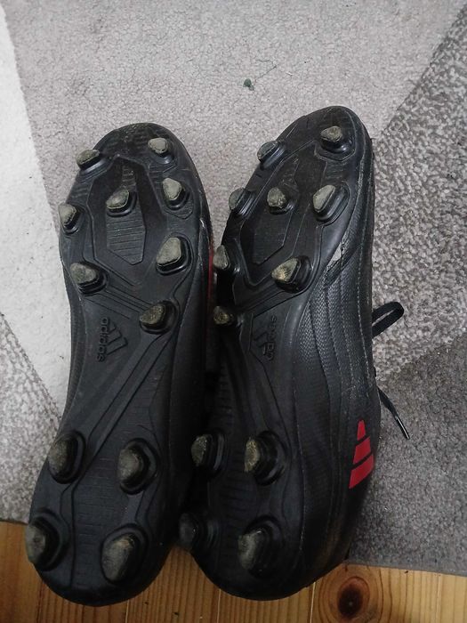 Продавам бутонки adidas deportivo