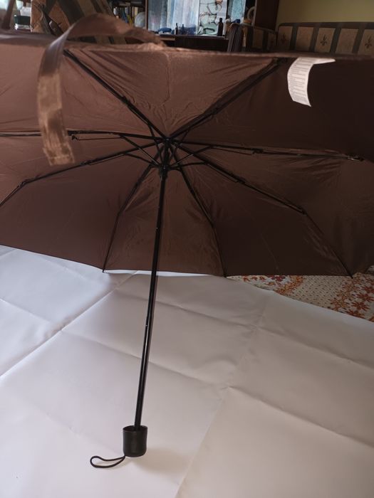 Продавам чадъри сгъваеми.