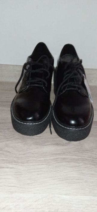 Ghete noi Bershka cu talpa Track