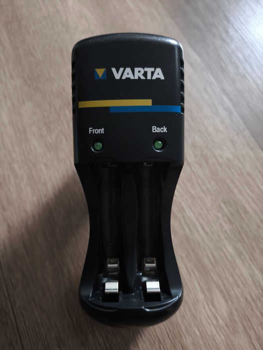 Продам зарядное устройство для батареек типа ААА и АА