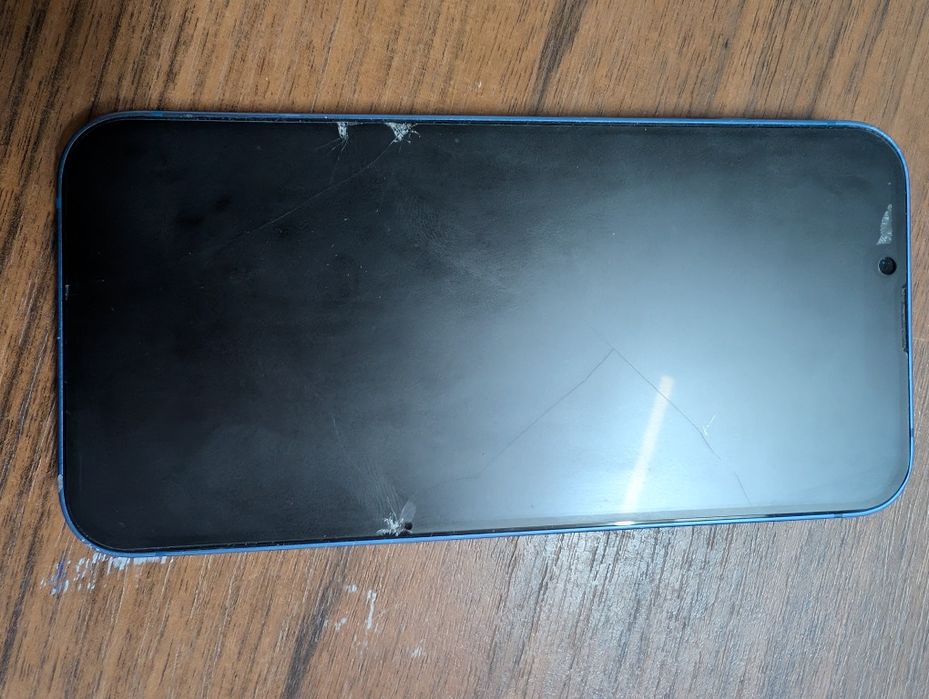 Iphone 13  87akb (на экране стекло)