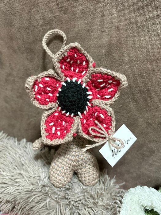 Вязанная игрушка ручной работы демогоргон