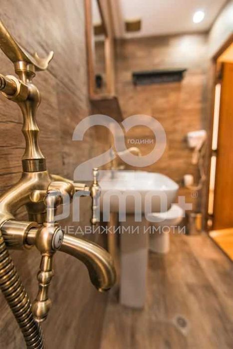 Къща с разработен бизнес