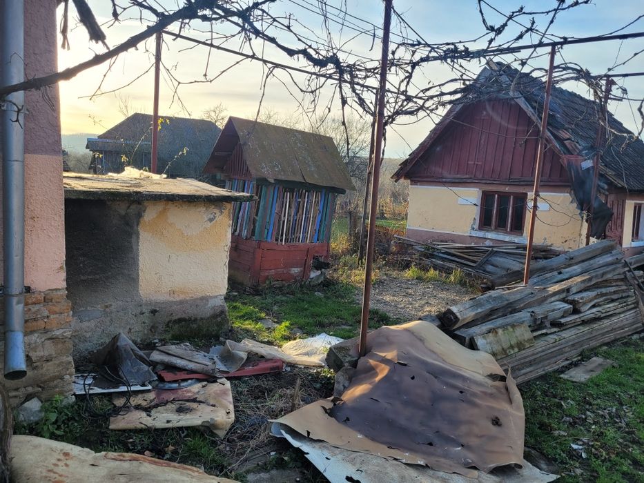 Vând casa sau se vinde in rate