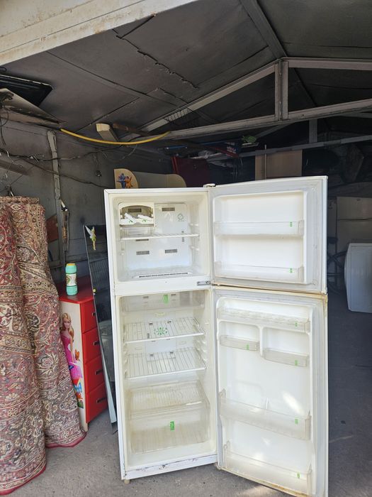 Продаётся холодильник самсунг рабочий всё родной
