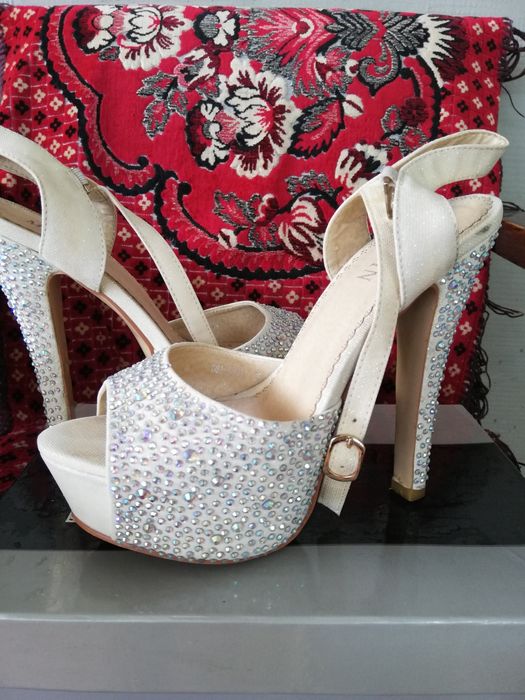 Босоножки для торжественного  вечера