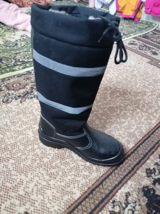 продается сапоги срочно