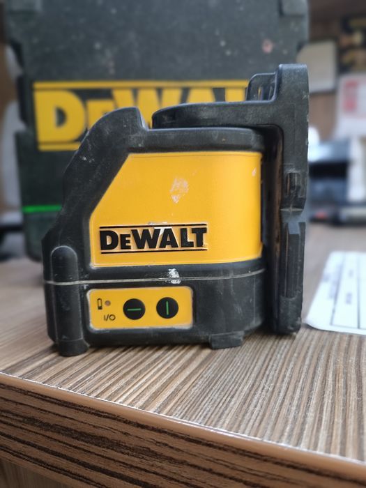 Зелен линеен лазерен нивелир DeWALT DW088CG, 20 м, 0.3 мм/м