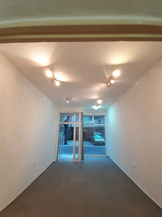 Дава се под наем Магазин в Варна, Централна поща - 30 кв.м за 239.19 € - Снимка #1