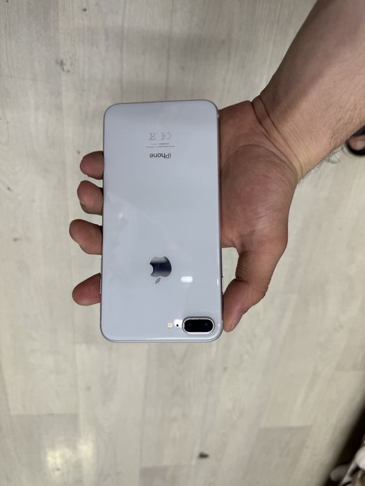 Срочно продам айфон 8+