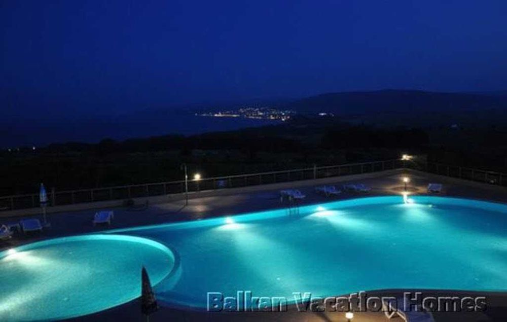 Тристаен апартамент с невероятна морска панорама в Бяла