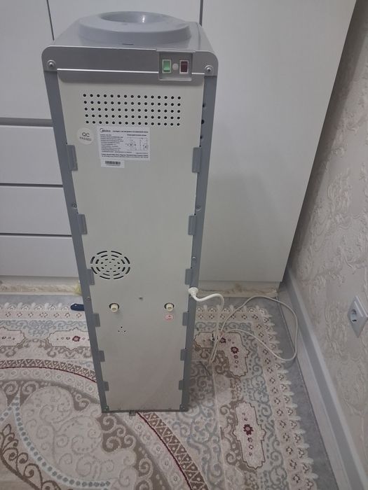 Кульер для воды, диспенсер