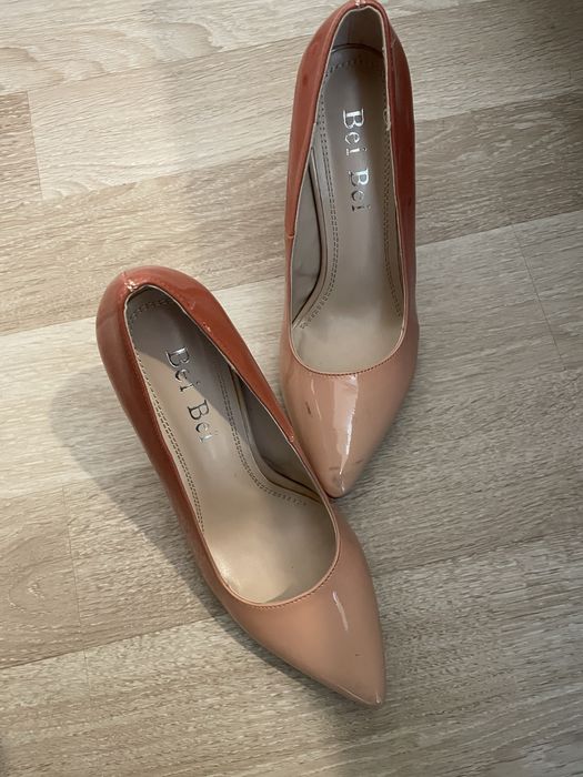 Pantofi cu toc înalt