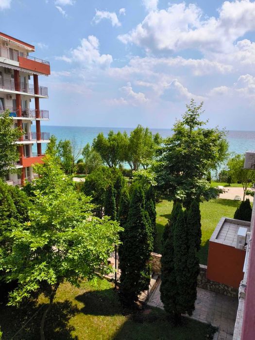 Просторен двустаен апартамент на първа линия море в Marina Fort Noks – Свети Влас