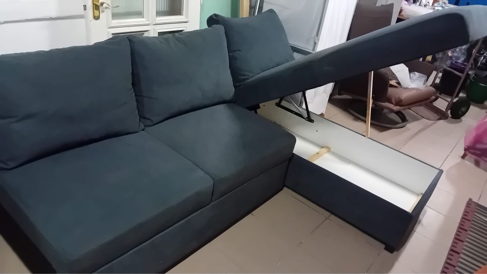 Coltar extensibil cu loc pentru haine