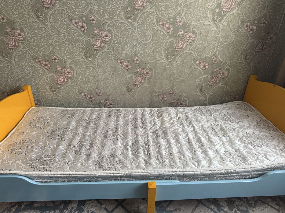 Кровать детская деревянная растущая (есть 2 шт)