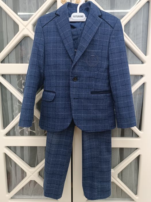 Продам школьный костюм